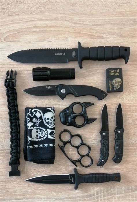 All black | Tactical gear, Pretty knives, Self-defence