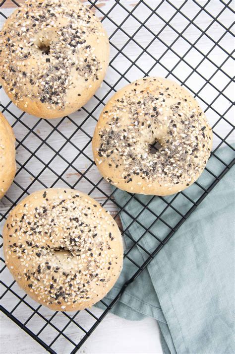 Vegan Everything Bagels Recipe | Elephantastic Vegan