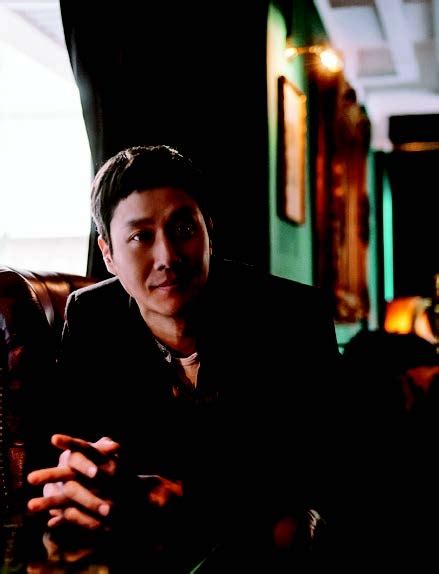 在电影《再审》中重逢的两位人气演员——정우 郑宇，강하늘 姜河那