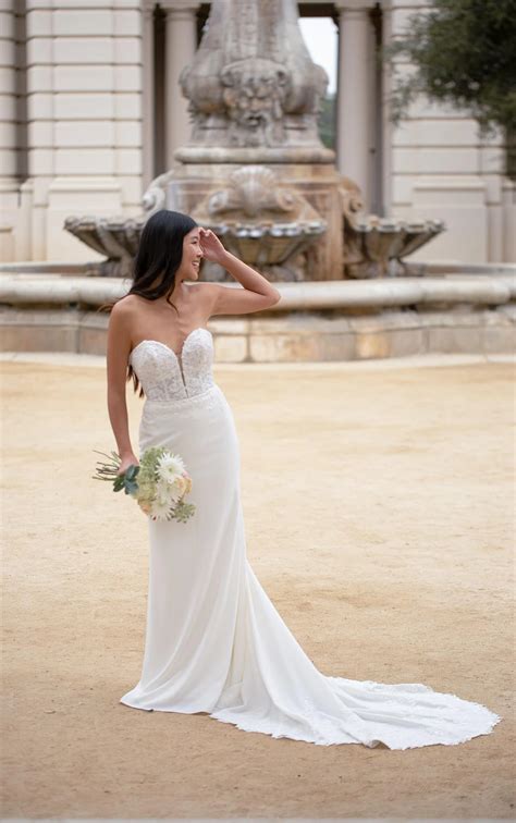 Sexy Strapless Wedding Dress with Plunging Neckline