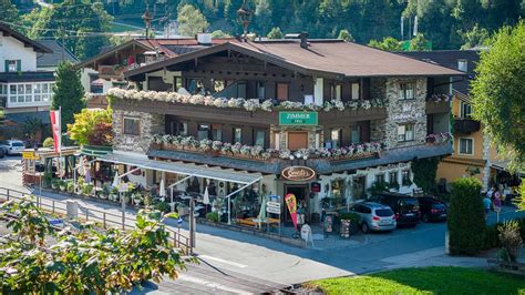 LANDHAUS CARLA (Mayrhofen) - Inn Reviews, Photos, Rate Comparison ...