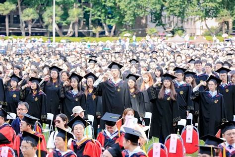 西安交通大学举行2020届毕业典礼|西安交通大学|毕业生_新浪新闻
