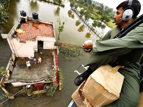 People crowd at a fuel outlet - Chennai struggles with deadly flood ...