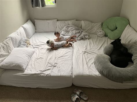 This family of 6 co sleeps in a bed you have to see to believe – Artofit