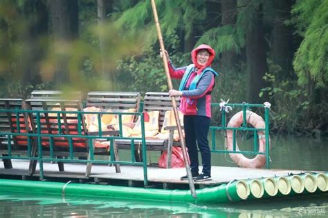 因限号，北京一男子划船上下班：不堵车还锻炼身体