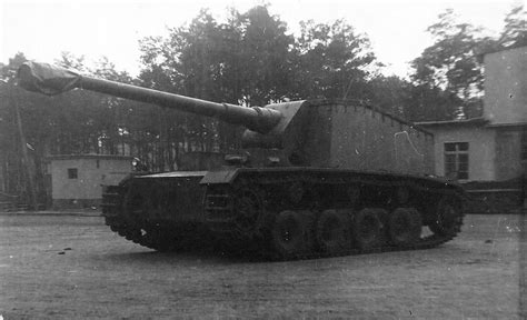 12.8 cm Selbstfahrlafette auf VK3001(H) Sturer Emil | World War Photos