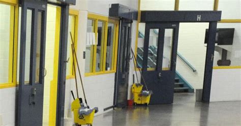 Inmate dies at Linn County Jail