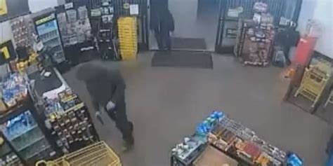 Suspects say "Merry Christmas" as they flee Christmas Eve robbery