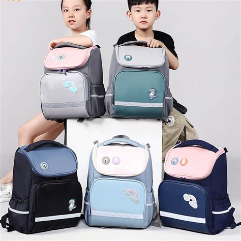 So sánh kích thước và độ cứng cáp giữa một chiếc ba lô canvas mềm cho bé mẫu giáo và cặp hộp EVA cho bé lớp 1 - balo canvas cho bé mẫu giáo - https://tongkhothienan.com/wp-content/uploads/2023/03/balo-mau-giao-cho-tre-em-hoat-hinh.jpg - balo cặp hộp EVA cho bé lớp 1