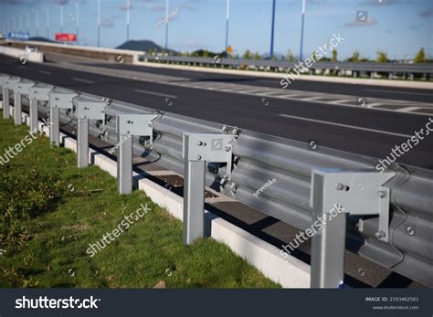 952 Roadside Metal Bridge Images, Stock Photos & Vectors | Shutterstock