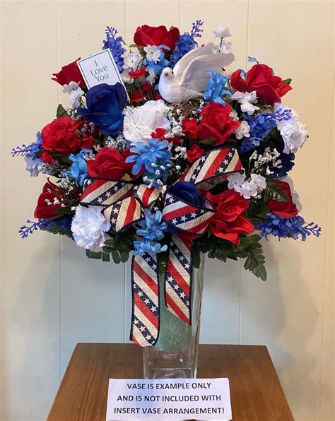 Patriotic cemetery grave marker flowers | Memorial flowers, Gravesite ...