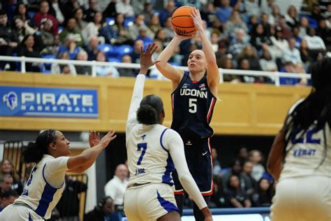 Paige Bueckers passes Diana Taurasi on UConn's scoring list