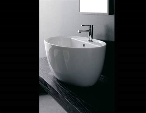 MATTY OVAL LOW COUNTER WASH BASIN WITH TAPHOLE