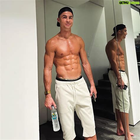 Cristiano Ronaldo Wiki, Biography, Age, Gallery, Spouse and more