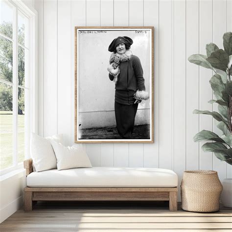 Elegant Portrait of 1920s Society Woman – KNOWOL