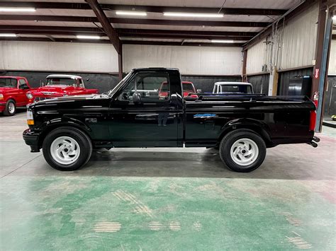 1993 Ford F-150 SVT Lightning Looks Brand New, Costs More Than a 2021 F-150 - autoevolution