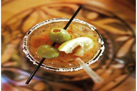 Best Tiki Bars & Lounges To Enjoy Hawaii Nightlife
