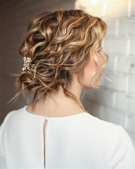 Top 20 Wedding Hairstyles For Short Hair 2025 [Guide & Tips]