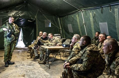 Ukrainian defense representatives visit 7ATC | Article | The United ...