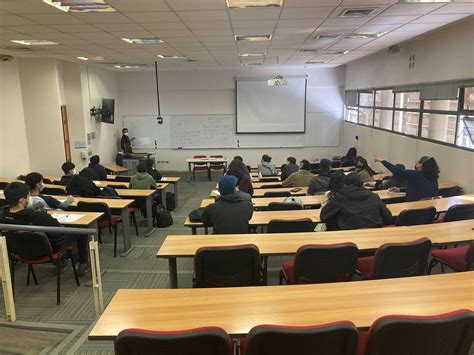 Estudiantes de la FCFM regresan al Campus con clases híbridas ...