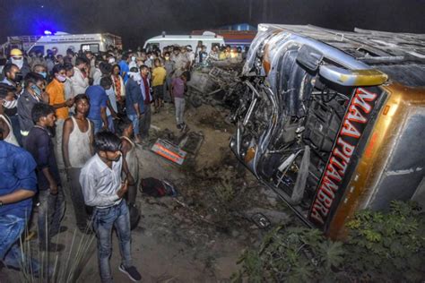 公交车与货车在印度北方邦相撞 导致至少17人死亡_新闻频道_央视网(cctv.com)