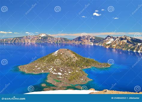 Beautiful Deep Blue Crater Lake in Oregon Editorial Stock Photo - Image of reflection, park ...