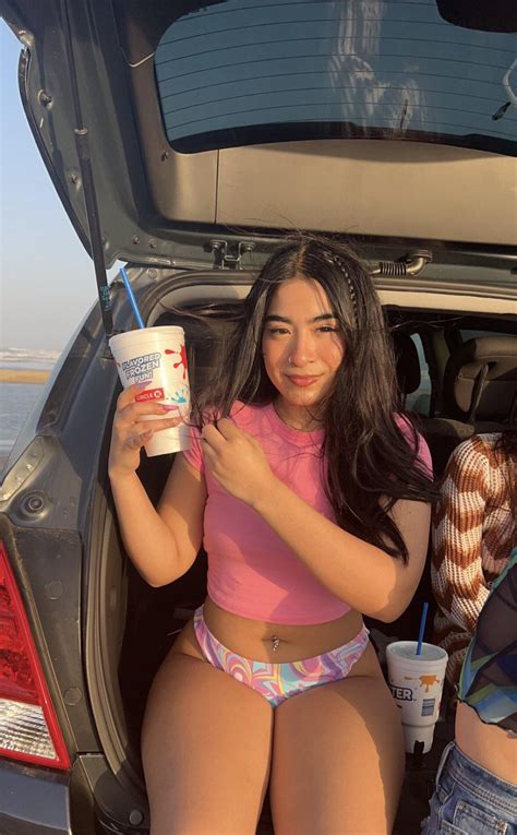 Sunnyrayyxo : r/bikinigirlsonly