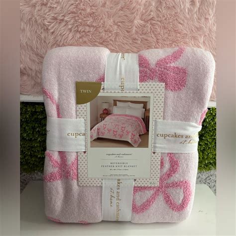 cupcakes and cashmere pink bow blanket | Bow blankets, Knitted blankets ...