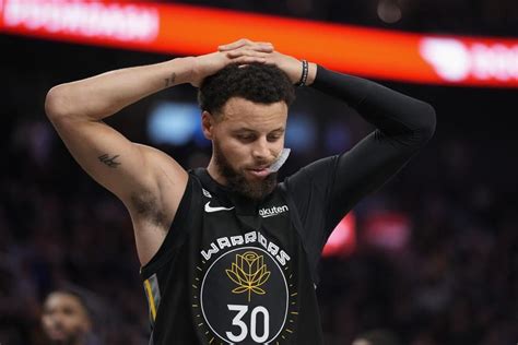 Curry returns with a defeat: It
