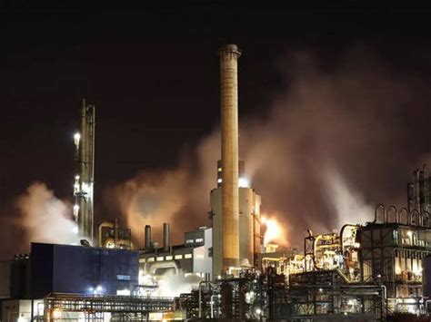 Petroleum refineries face uncertain future in Pakistan - Crisis ...