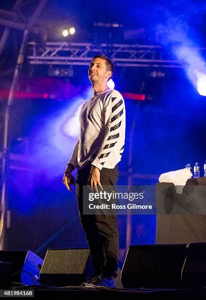 Example Singer/Rapper 的图像结果