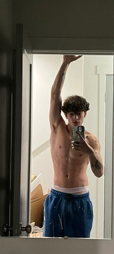 BOYSFEETFANSPAIN🇪🇦: Mostly Luca's Armpits