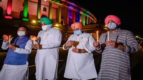 Farm bills 2020: Opposition parties plan nationwide protest; Congress ...