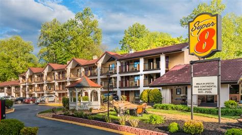 SUPER 8 BY WYNDHAM DOWNTOWN GATLINBURG AT CONVENTION CENTER - Motel ...