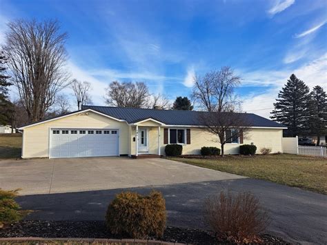141 E Ludington Dr, Farwell, MI 48622 - See Est. Value, Schools & More