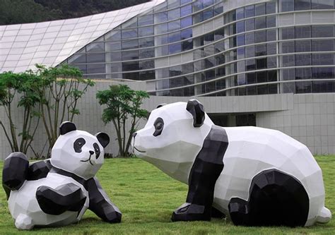 园林雕塑 庭院幼儿园装饰玻璃钢熊猫摆件_玻璃钢立偶-塑胶公仔生产厂家-金文玩具