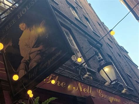 Walking Tour - From Sherlocks Sitting Room to Nell Gwynnes Den ...