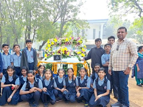 Students of school number 6 attended the farewell ceremony of Surat ...