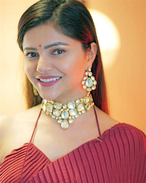 Rubina Dilaik Teases Fans With Her Sultry Photos in Hot Red Saree And ...