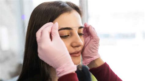 Eyebrow Threading | Beauty Tips For Women | Eyebrow Session | Herzindagi