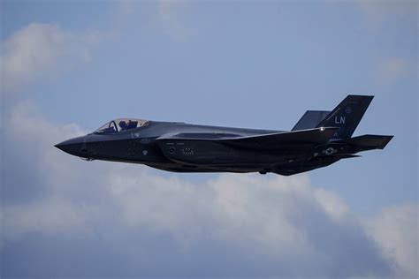 Ukraine Neighbor Romania Readies $6.5 Billion F-35 Jet Purchase - Bloomberg