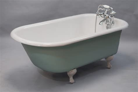 Old clawfoot bathtub online