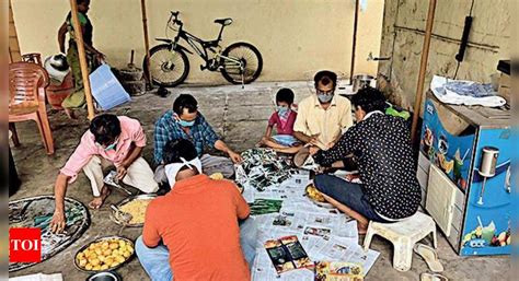 Joint effort: Family prepares 100 meals everyday to feed poor ...