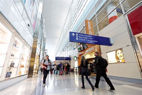 Dallas/Fort Worth International Airport: Which Airlines Use Which Terminal?