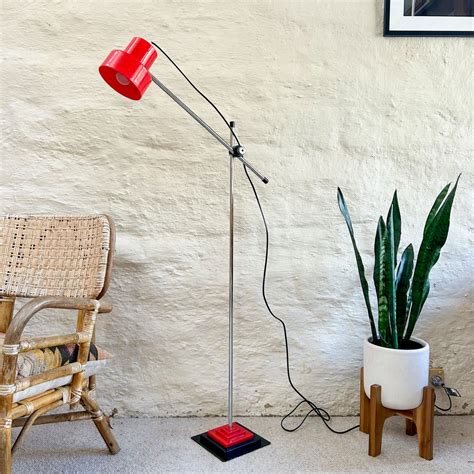 RED RETRO FLOOR LAMP