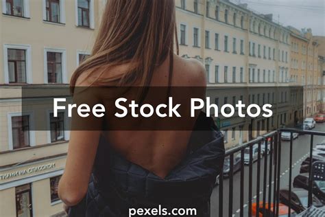 People Standing Back 的图像结果