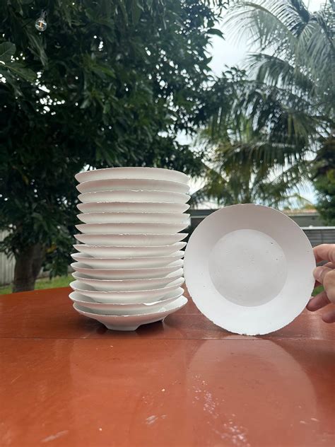Breakable plates for greek weddings | Beachweddingtips.com