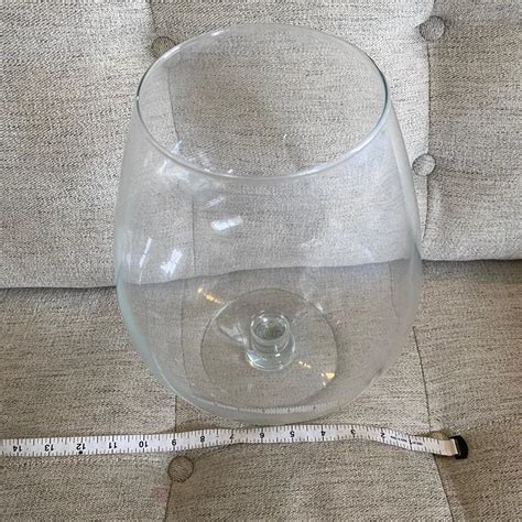 Giant wine glass | EstateSales.org