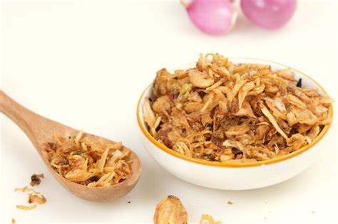 Bawang goreng or indonesian crispy deep fried shallots or onion flakes ...