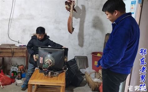 分享一个上门给村民修电器的山村维修师傅 @鄂东老男孩-宅男吧